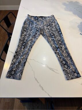 VOGO Athletica Black and Gray Snake-Print Leggings - Size L